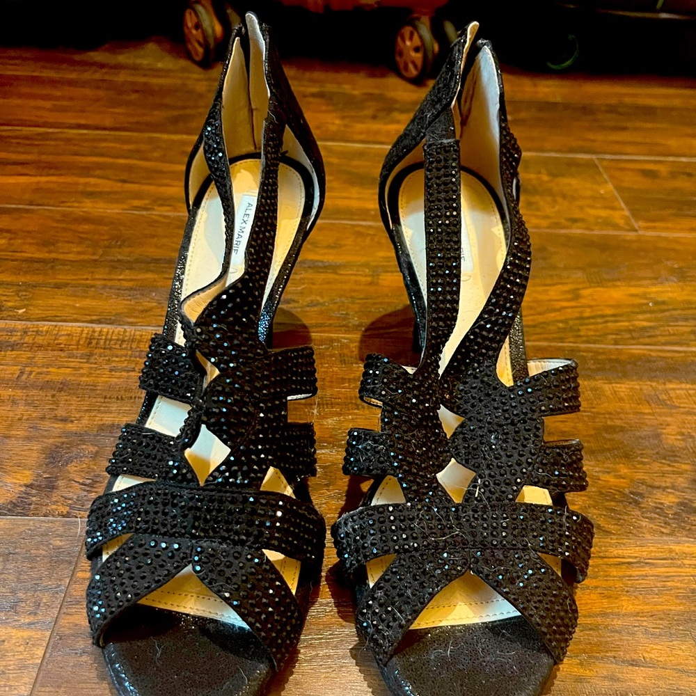 Very gently used pair of gorgeous Alex Marie beaded heels. Size 10.5 US.